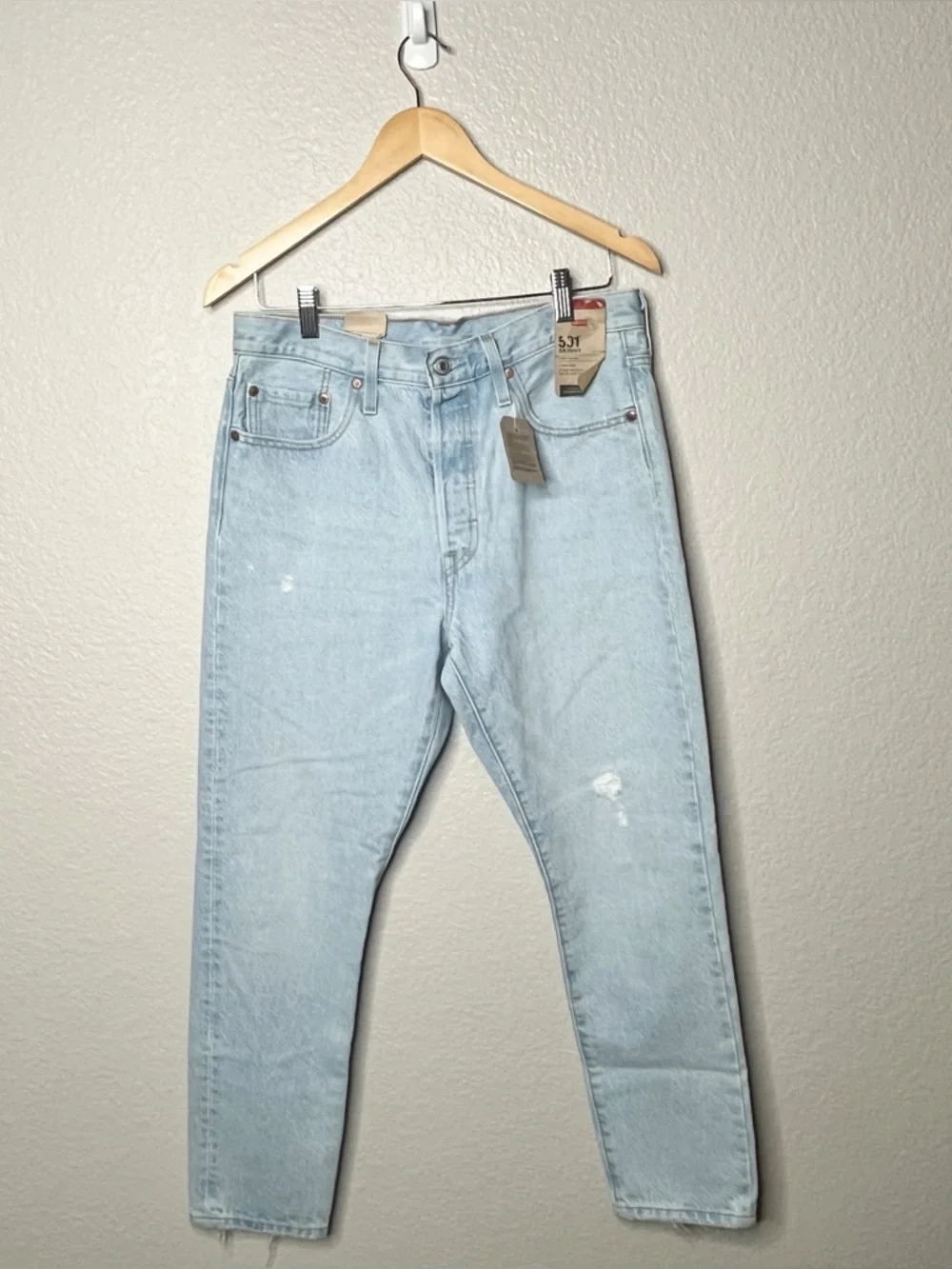 NEW‎ Levi’s 501 Original Fit Light Wash Jeans 29x28 Distressed Straight Leg NWT